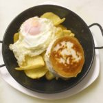 Plato combinado Patatas con huevo