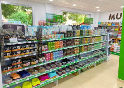 Comidas y Comederos para Animales de Compañía