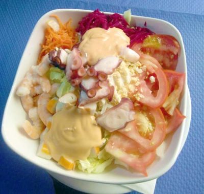 Ensalada con pulpo y gambas